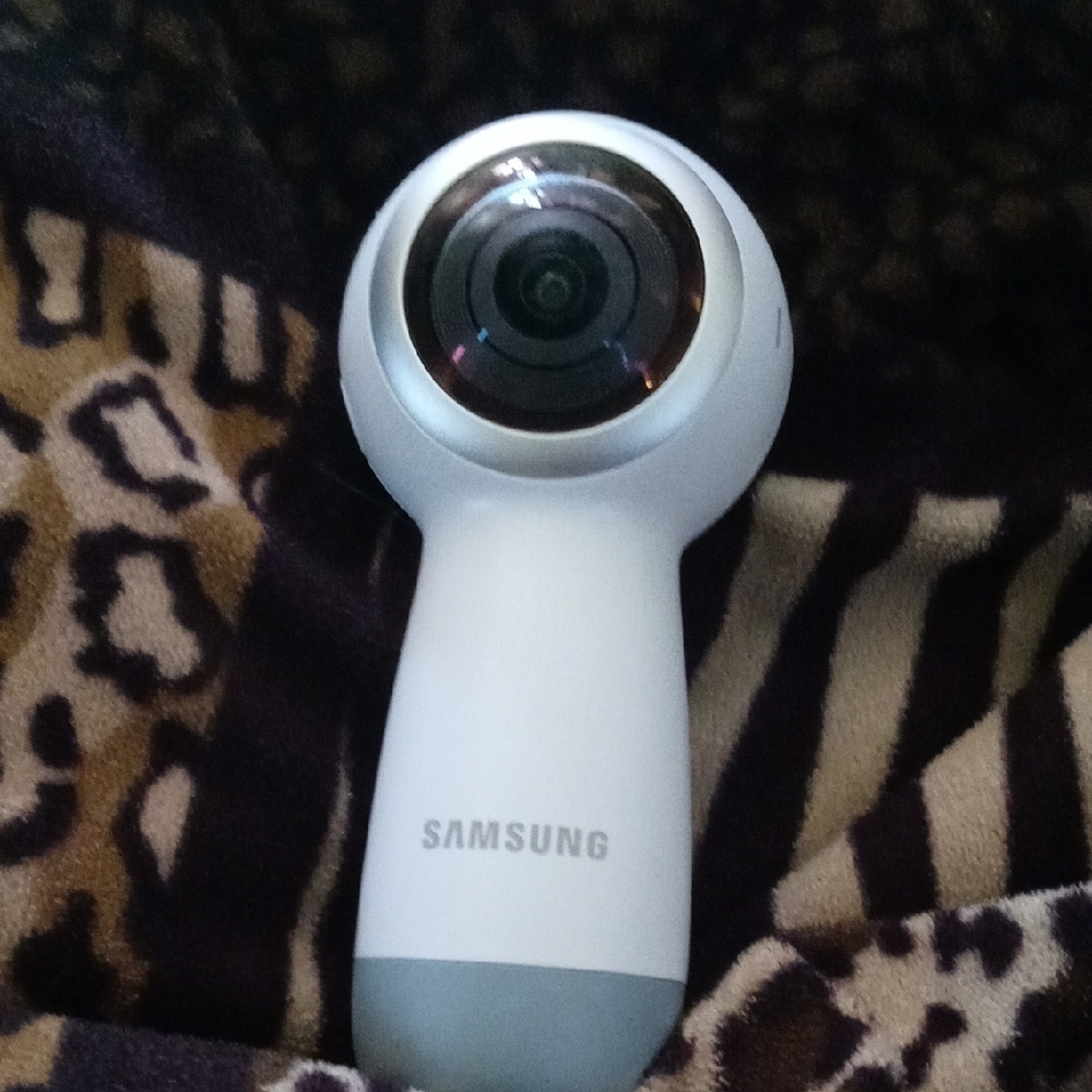 Samsung White 360-Degree Camera